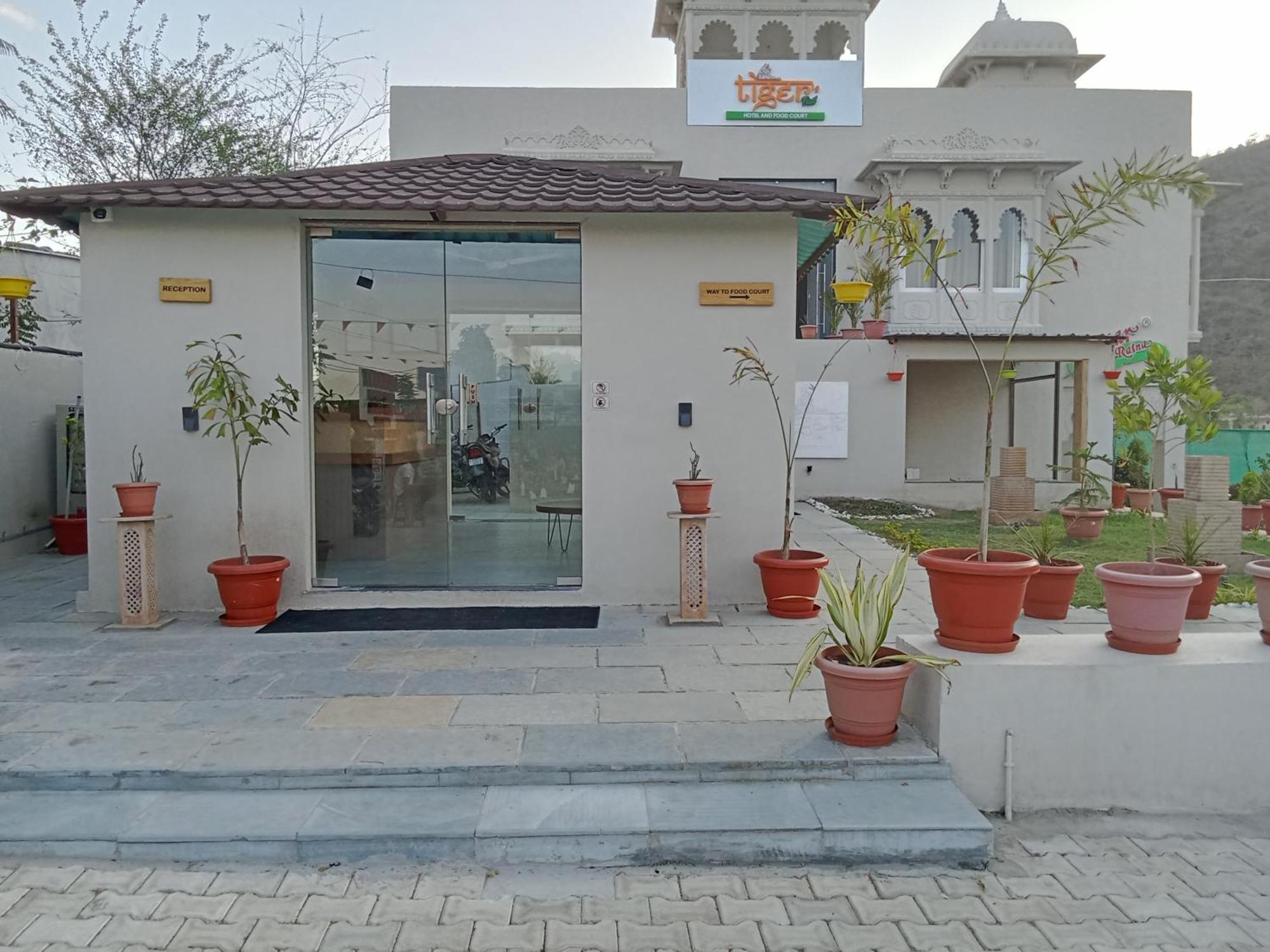 קומבלגרה Tiger'S Trail Hotel & Food Court מראה חיצוני תמונה